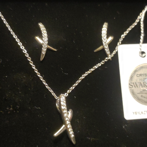 Nic & Syd Necklace Pendent and Earing Set Swarovski - Picture 3 of 3